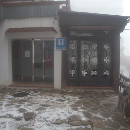 Hostal Yeti Sierra Nevada Exterior photo