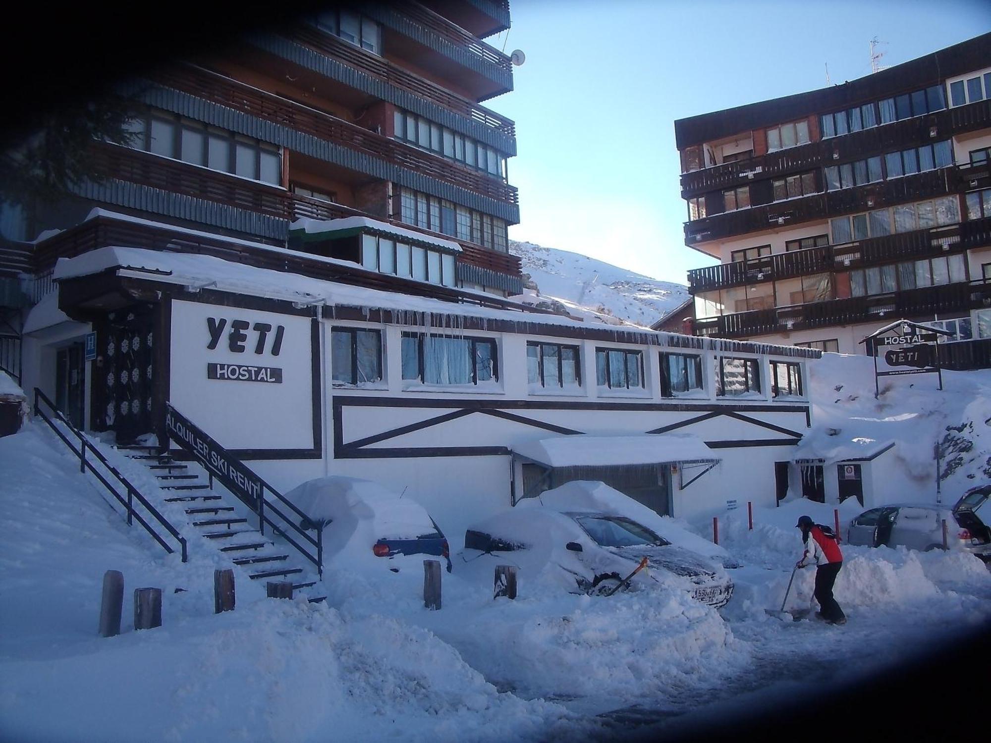 Hostal Yeti Sierra Nevada Exterior photo