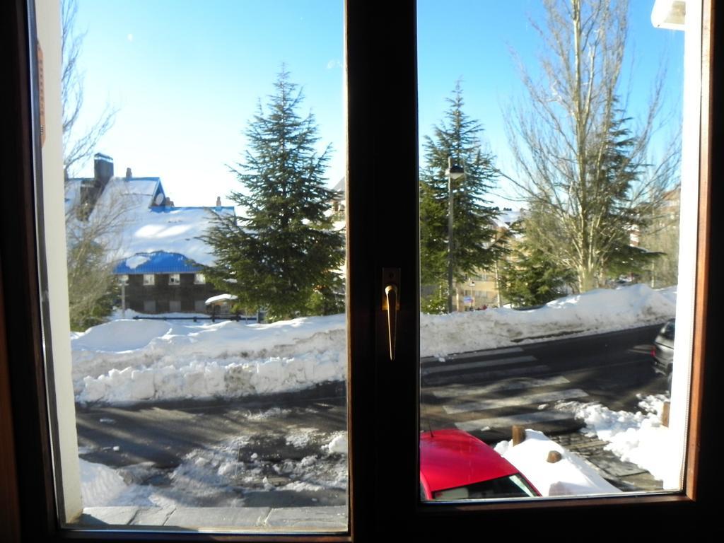 Hostal Yeti Sierra Nevada Exterior photo
