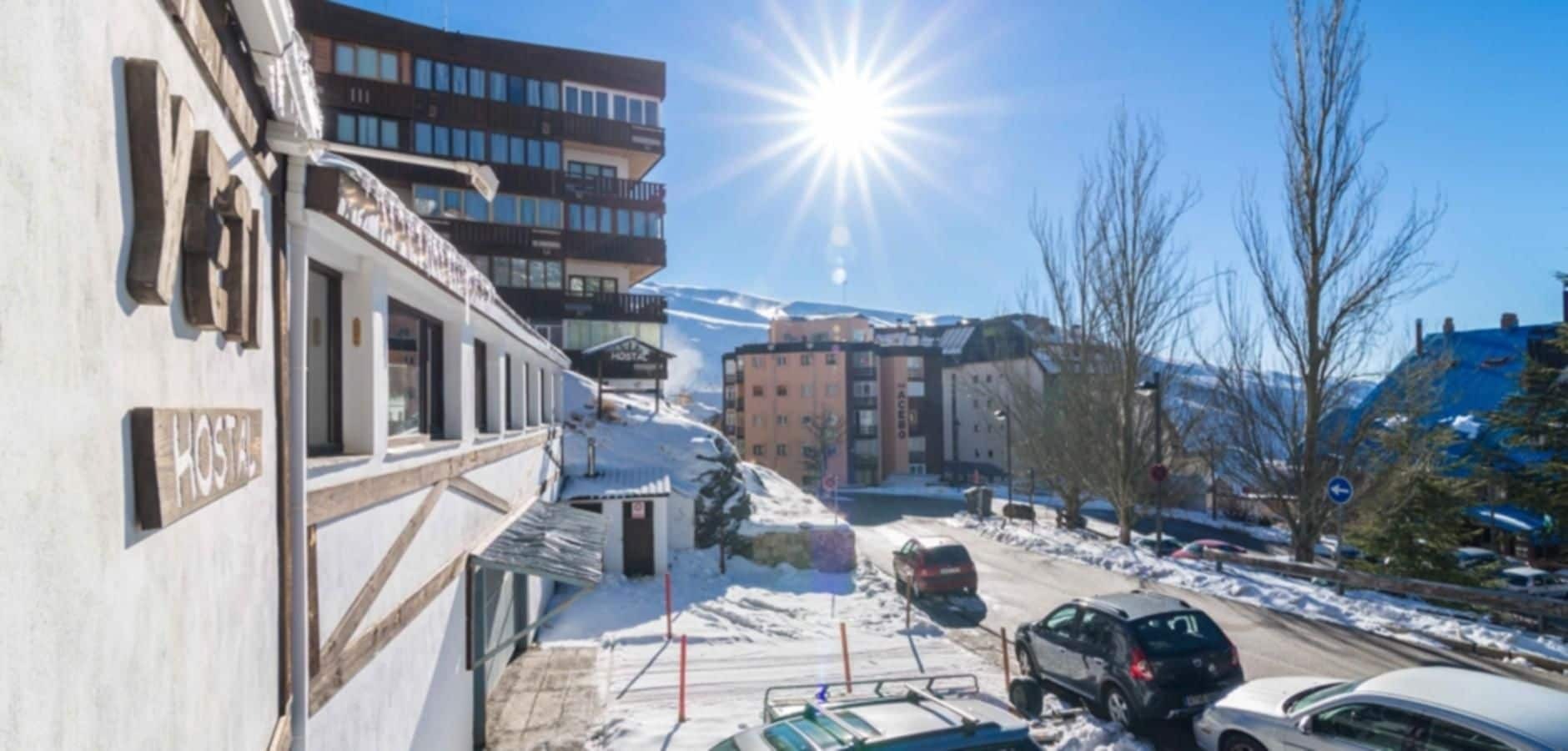 Hostal Yeti Sierra Nevada Exterior photo